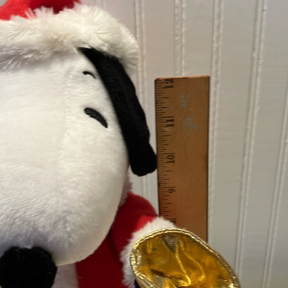 NWT Hallmark Bell Ringer Snoopy, Plays 3 Carols, Moves Hands and Dances - Picture 10 of 13